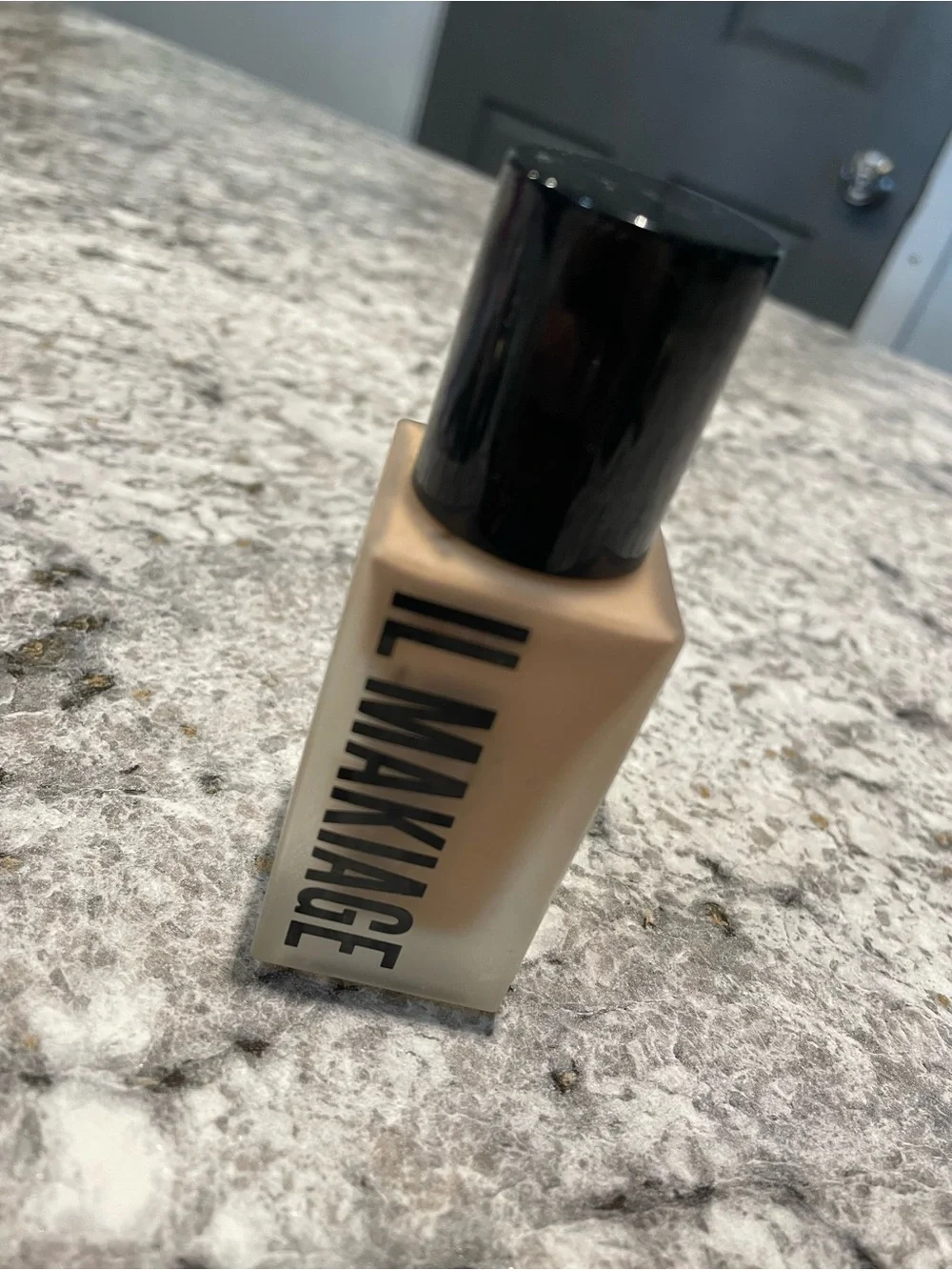 ILLMAKUPAGE Liquid Foundation - Warm Beige